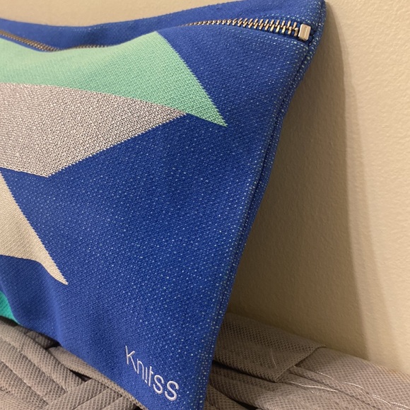 KNITSS Colorful Rain Clutch - Picture 4 of 9